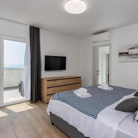 Fran - Four Bedroom With Private Pool Vila *