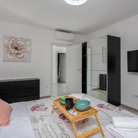 Fran - Four Bedroom With Private Pool