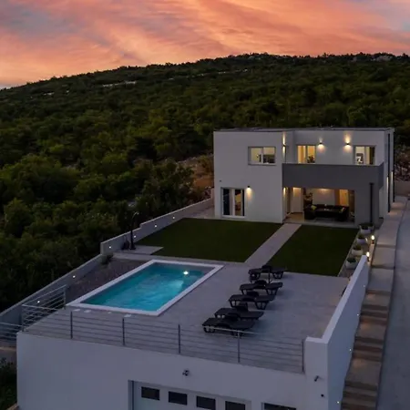 Vila Fran - Four Bedroom With Private Pool *
