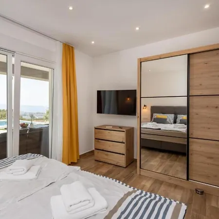 Fran - Four Bedroom With Private Pool * Šmrika