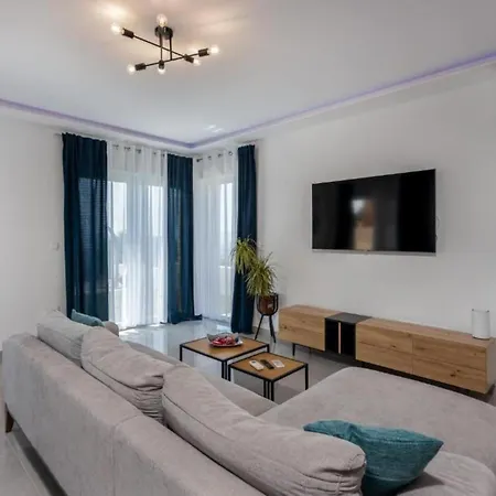 Fran - Four Bedroom With Private Pool Vila *