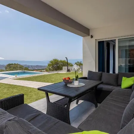 Fran - Four Bedroom With Private Pool Vila Šmrika