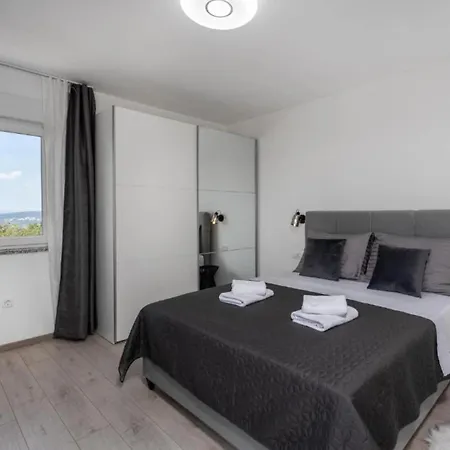 Fran - Four Bedroom With Private Pool *