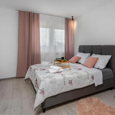 Fran - Four Bedroom With Private Pool Vila Šmrika