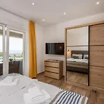 Fran - Four Bedroom With Private Pool * Šmrika