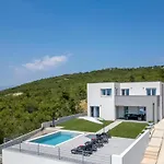 Fran - Four Bedroom With Private Pool Šmrika