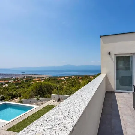 Fran - Four Bedroom With Private Pool Vila