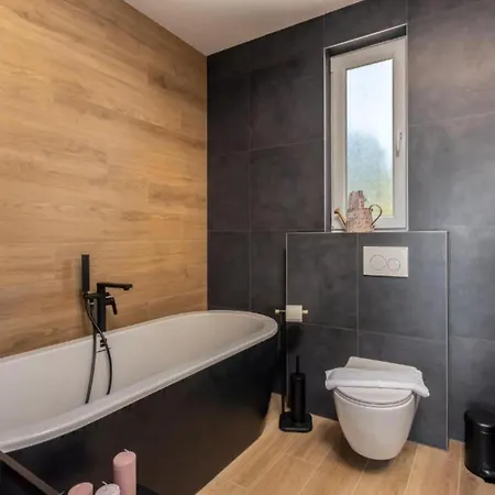 Vila Fran - Four Bedroom With Private Pool Šmrika