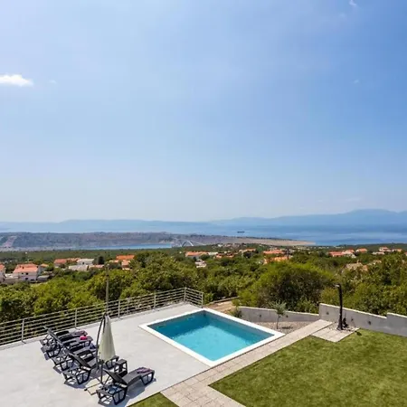 Fran - Four Bedroom With Private Pool Vila