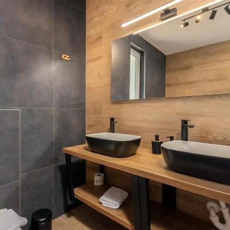 Fran - Four Bedroom With Private Pool Vila
