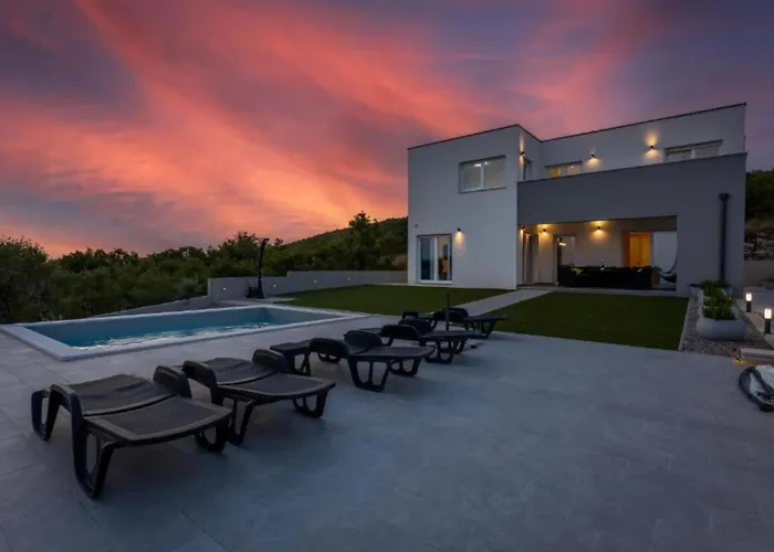 Fran - Four Bedroom With Private Pool Villa Šmrika
