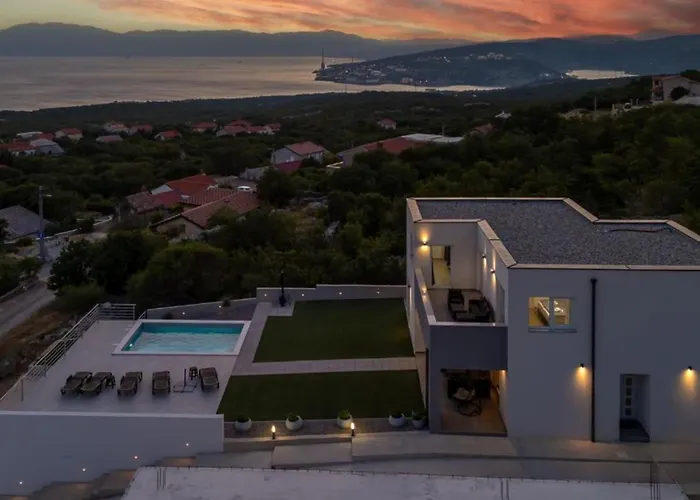 Villa Fran - Four Bedroom With Private Pool