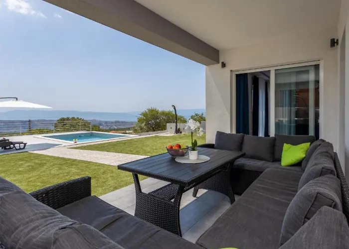 Fran - Four Bedroom With Private Pool Villa Šmrika